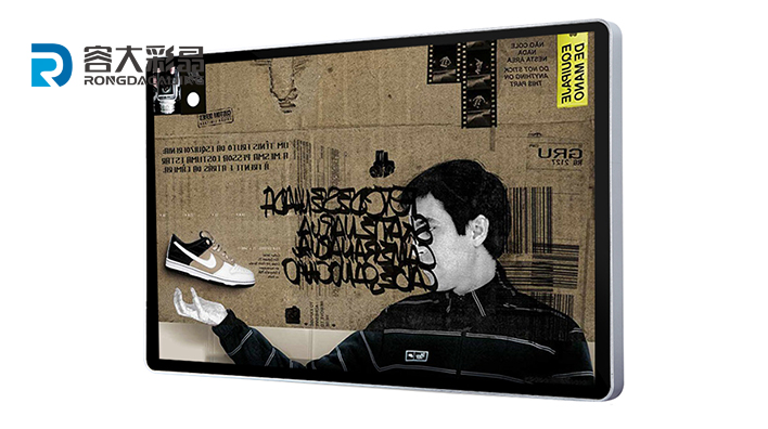 客戶需要考慮哪些因素才能選擇自己的液晶樓宇廣告機呢